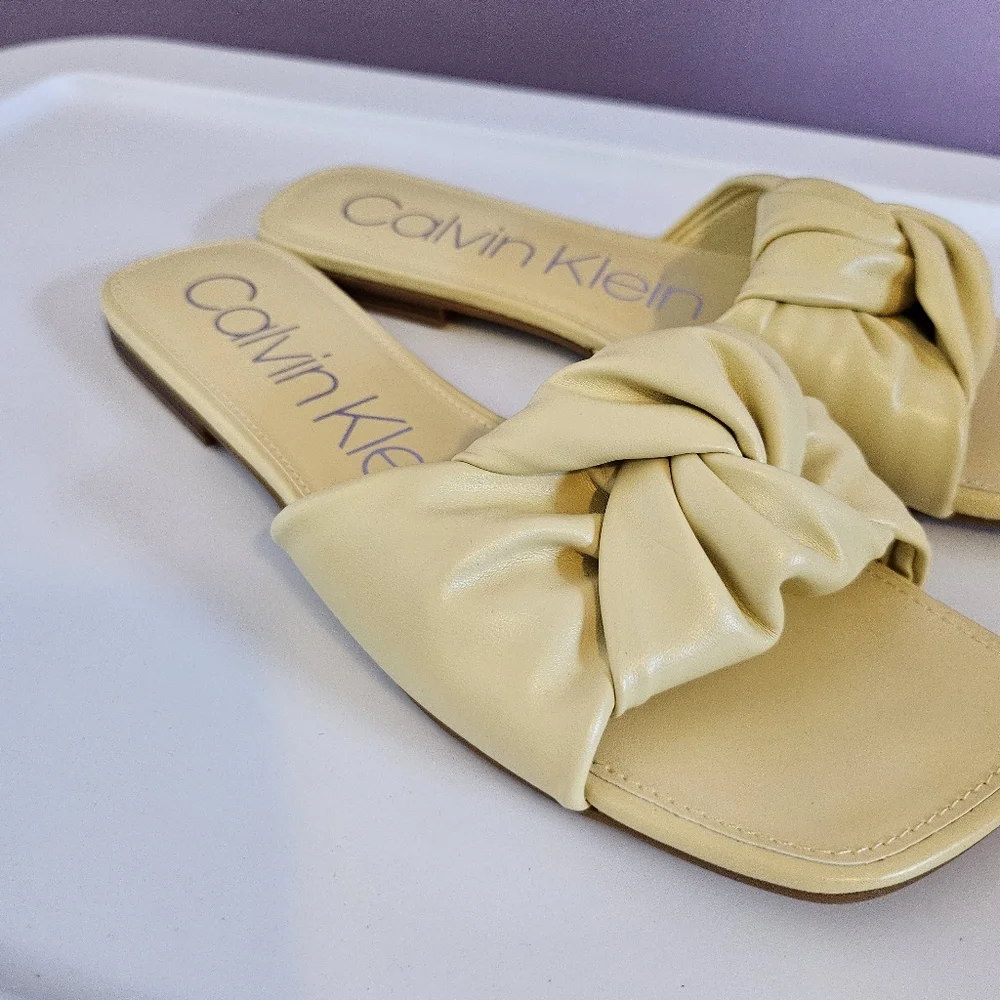New in Box Calvin Klein Butter Yellow Mokio Knotted Flat Slide Sandals - Picture 5 of 11